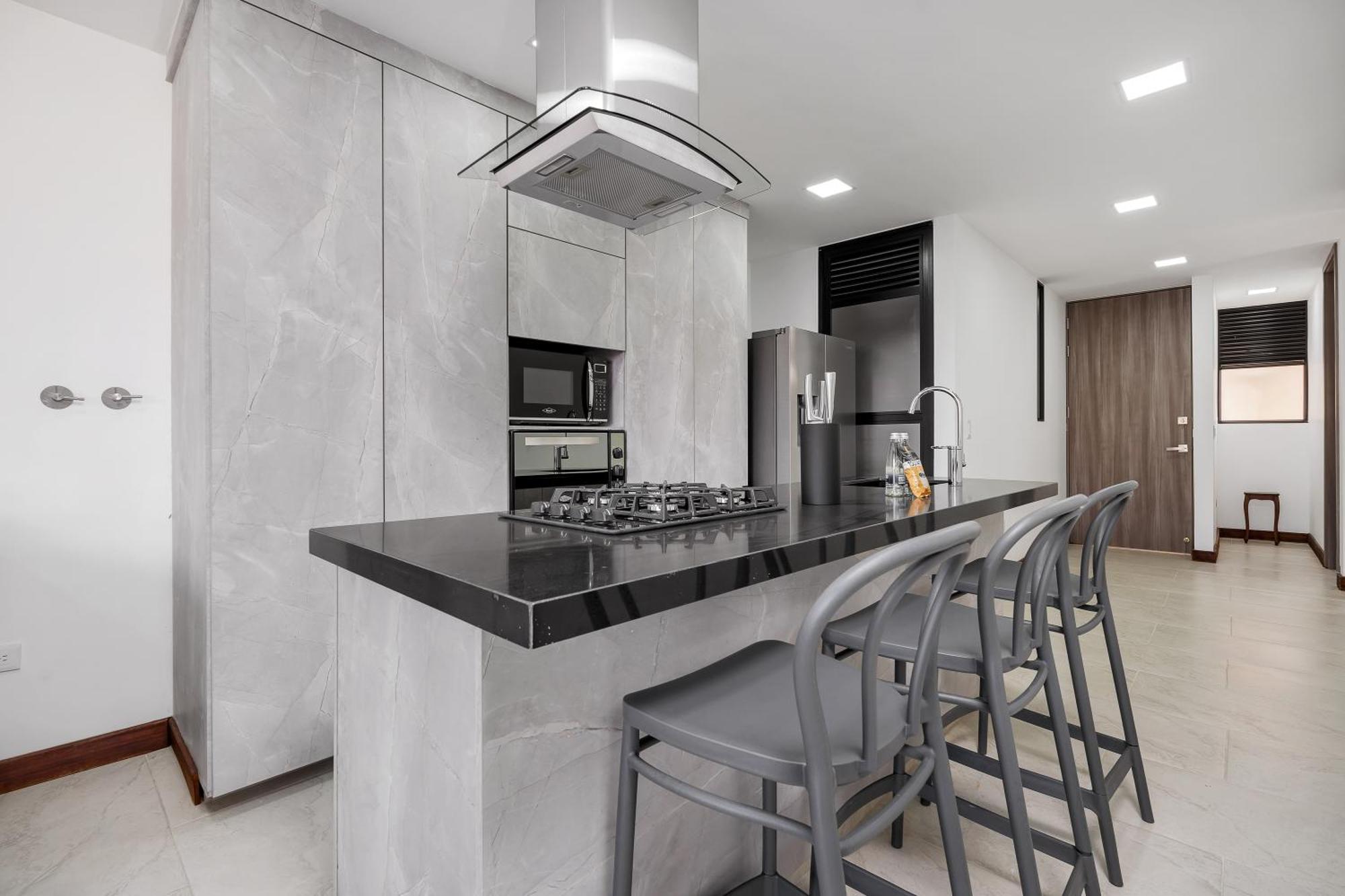 Medellin- Cerca Al Poblado - 301 Apartamento *
